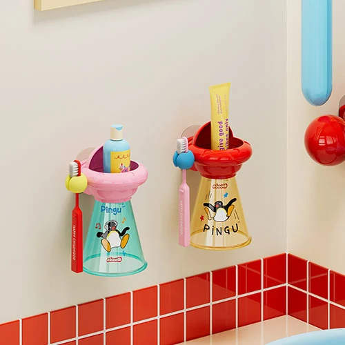 PINGU UFO Magnetic Suction Mouthwash Cup