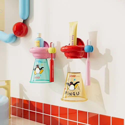 PINGU UFO Magnetic Suction Mouthwash Cup