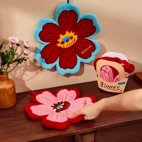 Poppy-Shaped Hanging Hand Towel