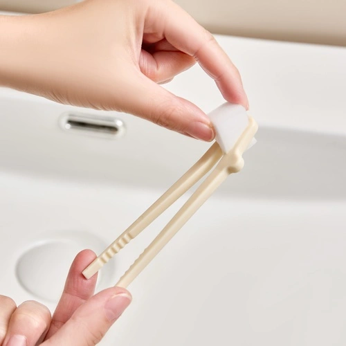 Crocodile Multi-Function Cleaning Brush Comes with 4 Magic Erasers