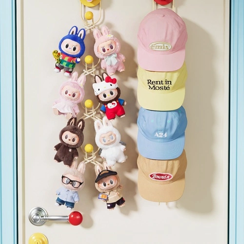 Peach-shaped Round Balls Stacked and Hung on A Row Hook